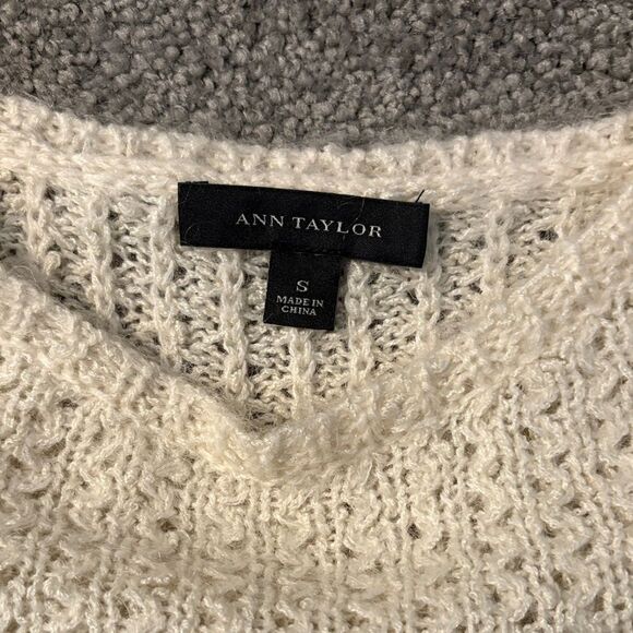 Ann Taylor Mohair Wool Blend Cream Long Sleeve Knit Sweater. Size Small - Picture 3 of 7